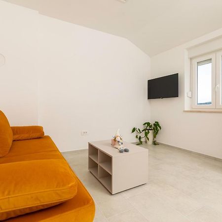 Apartments Sucic 2 Соліне Екстер'єр фото
