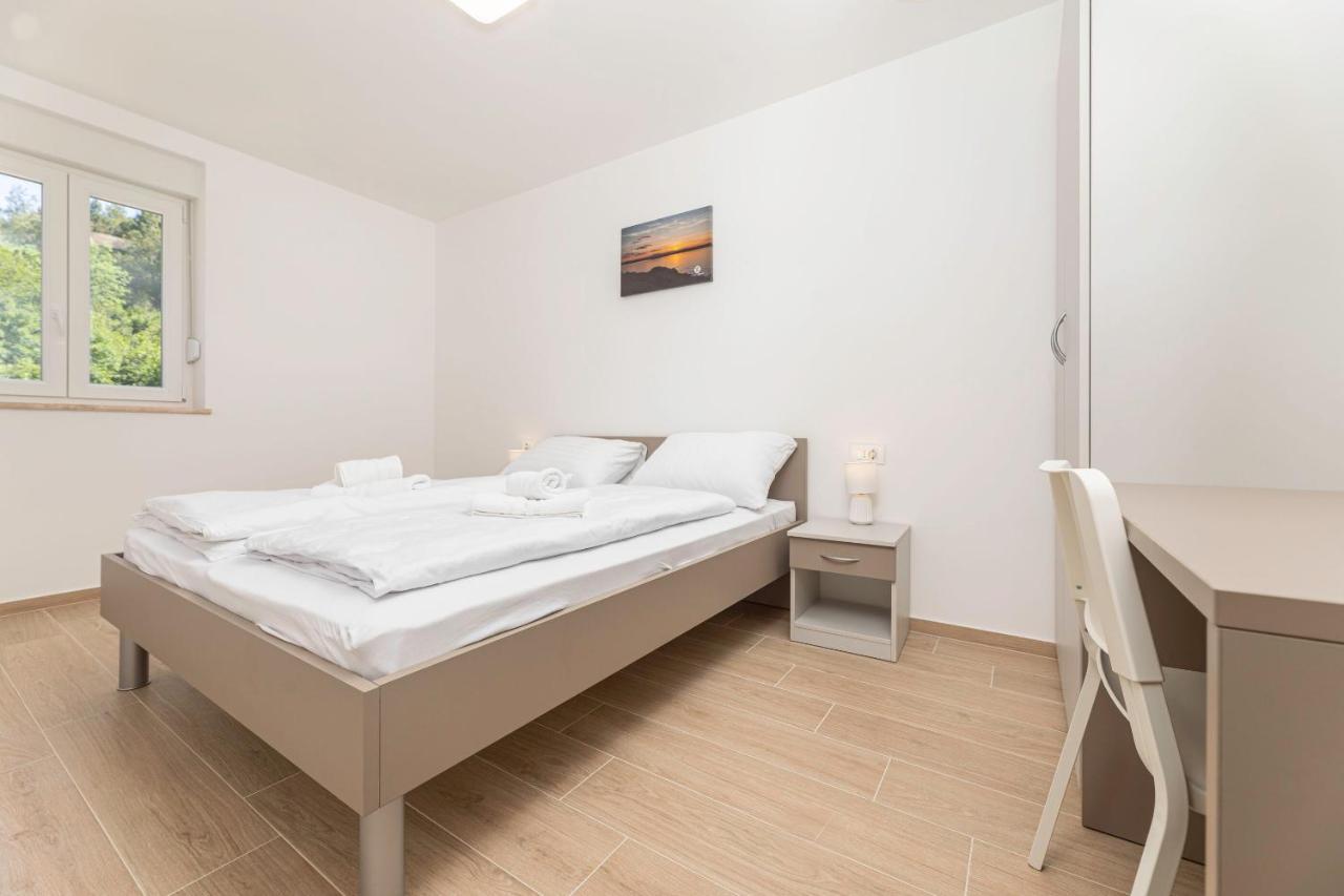 Apartments Sucic 2 Соліне Екстер'єр фото