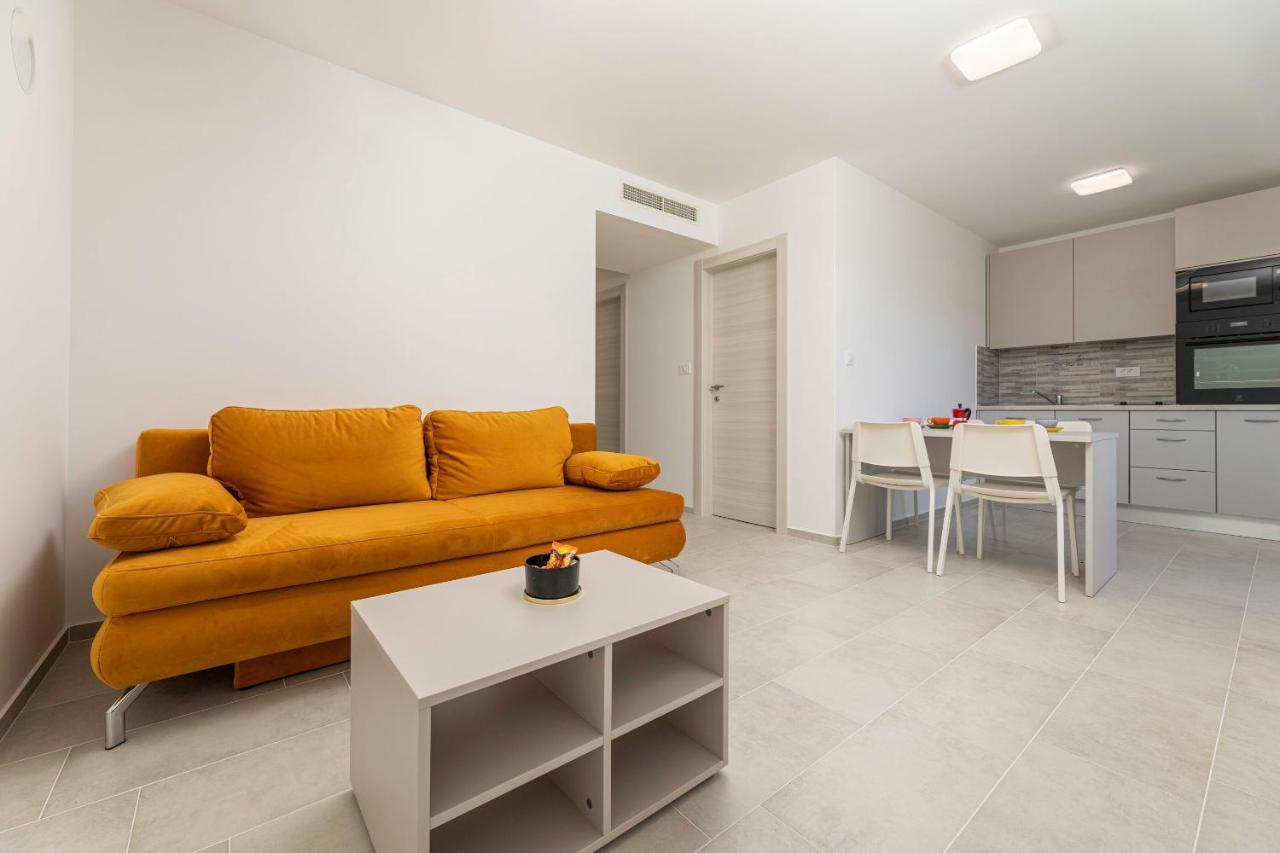 Apartments Sucic 2 Соліне Екстер'єр фото