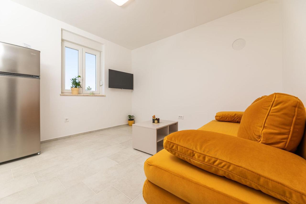 Apartments Sucic 2 Соліне Екстер'єр фото