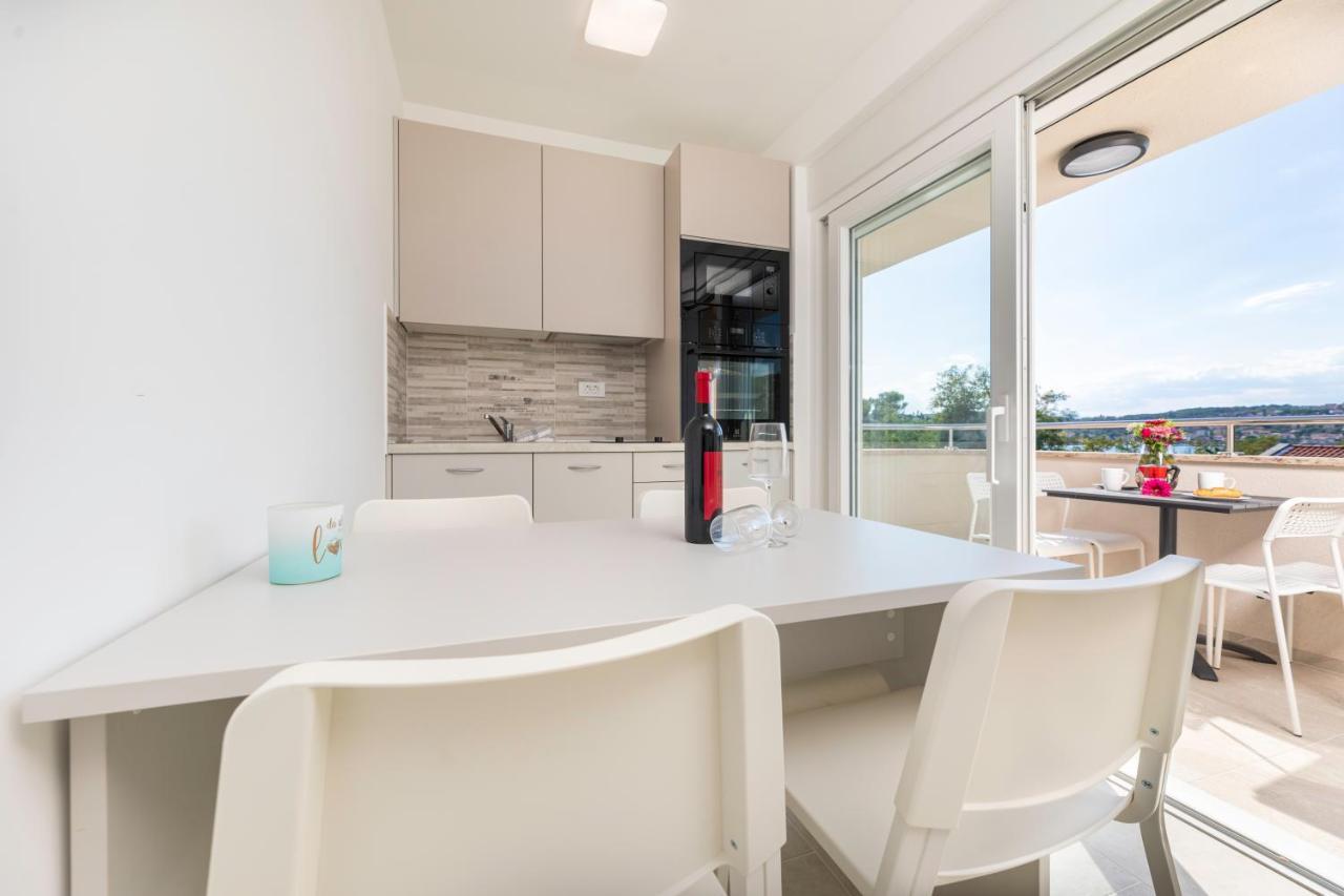 Apartments Sucic 2 Соліне Екстер'єр фото