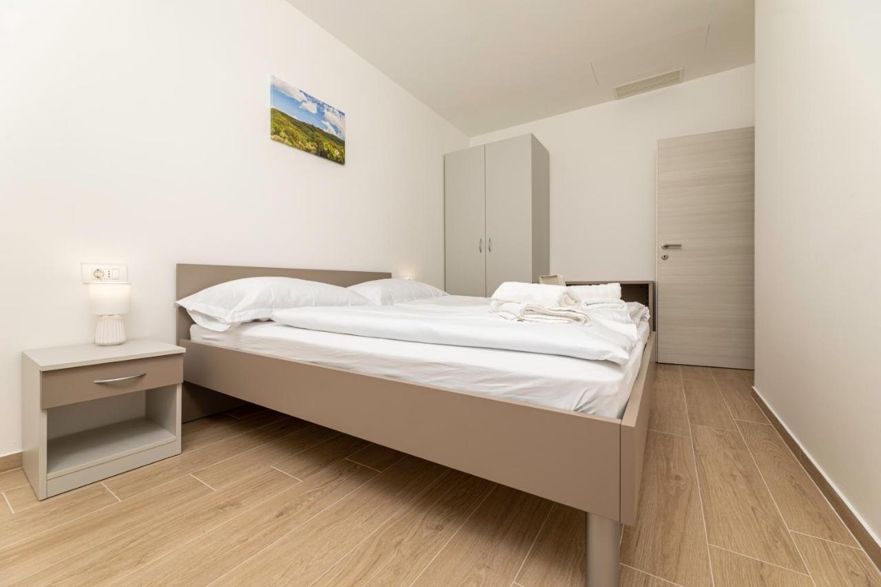 Apartments Sucic 2 Соліне Екстер'єр фото
