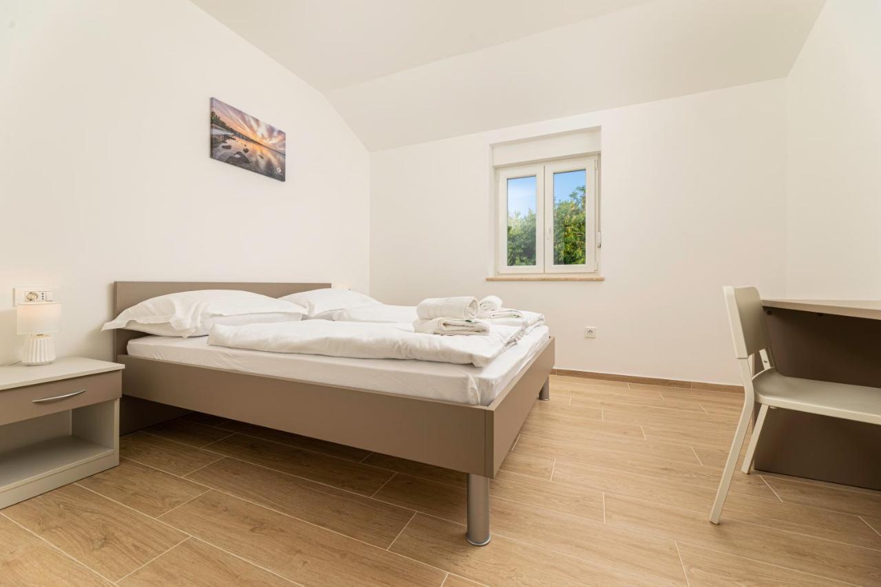 Apartments Sucic 2 Соліне Екстер'єр фото