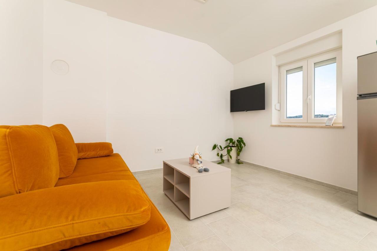 Apartments Sucic 2 Соліне Екстер'єр фото