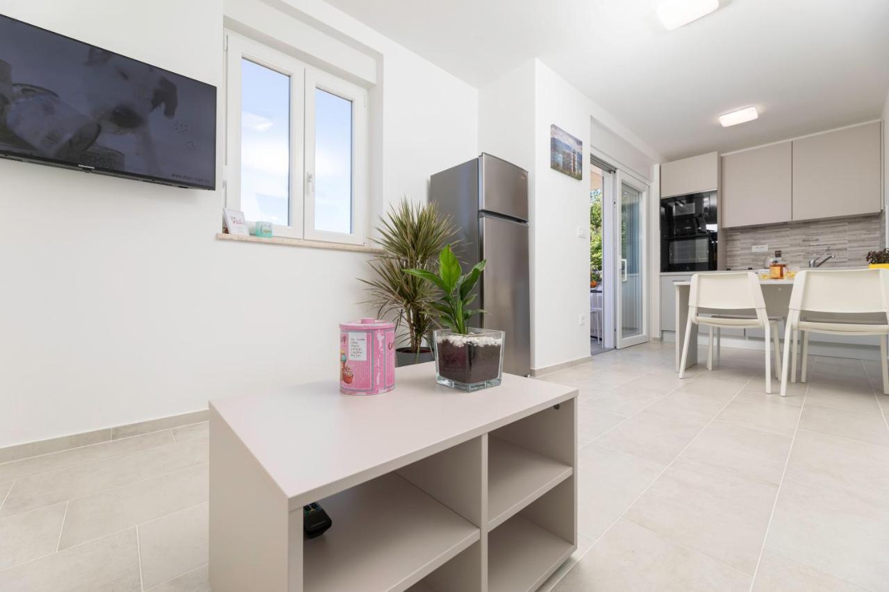 Apartments Sucic 2 Соліне Екстер'єр фото
